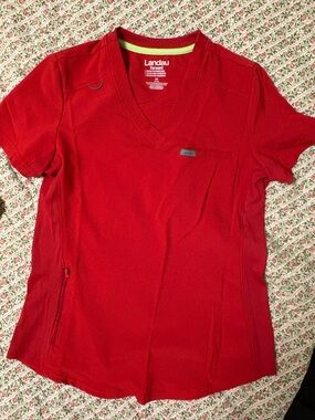 Women’s Landau XS Scrub Top NWOT